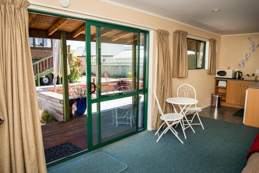 Te Waka Lodge Te Anau Zewnętrze zdjęcie