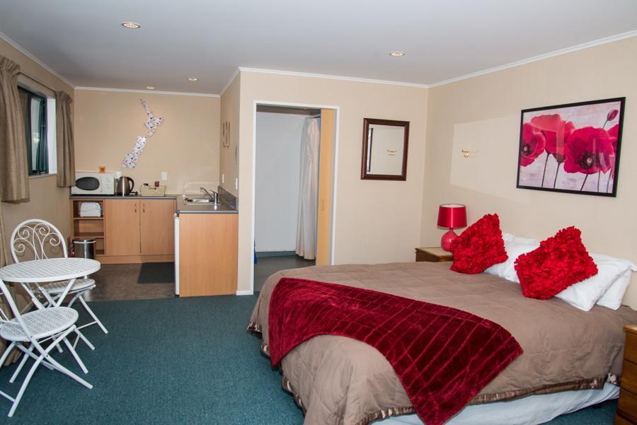 Te Waka Lodge Te Anau Zewnętrze zdjęcie