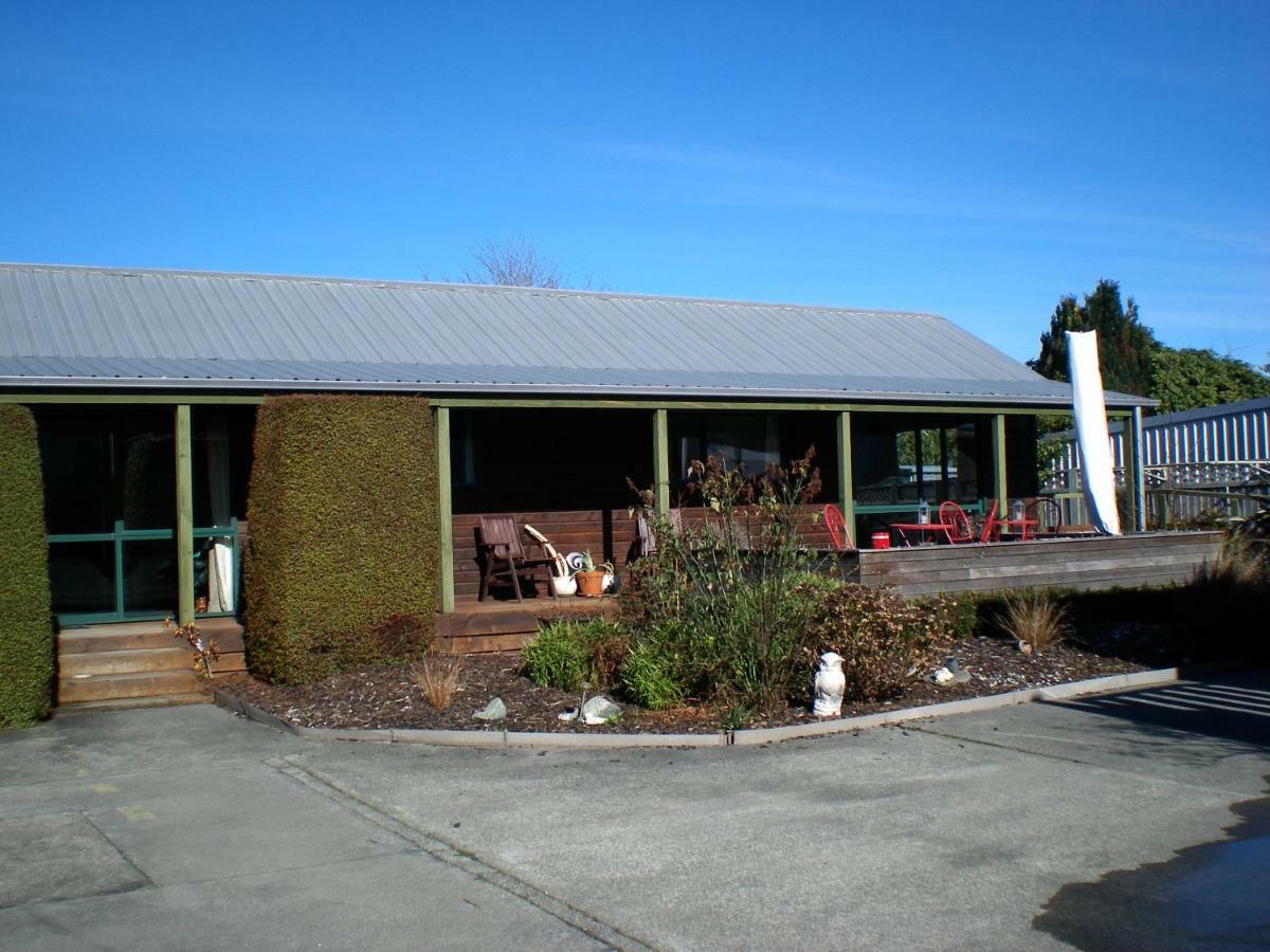 Te Waka Lodge Te Anau Zewnętrze zdjęcie